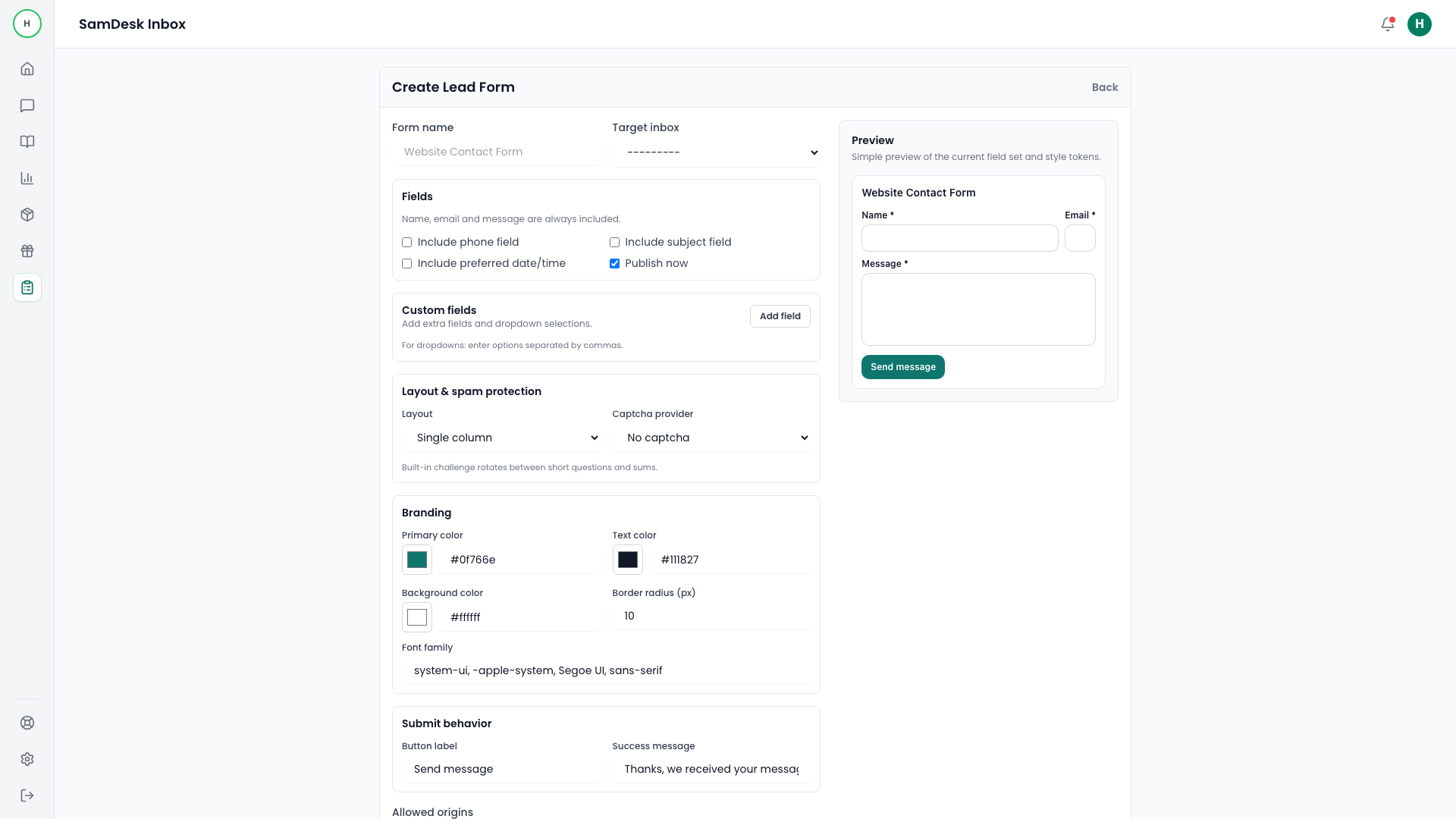 Formulierbouwer in SamDesk met keuze van velden, doelinbox, captcha-instelling, huisstijlkleuren en een live preview van het contactformulier