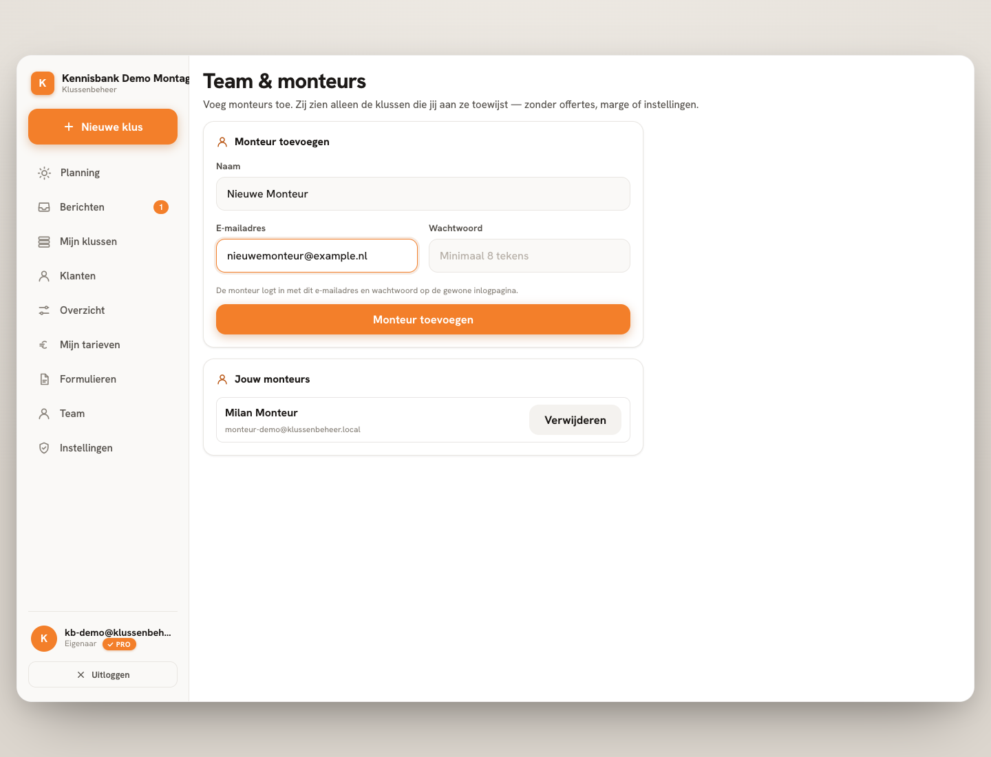 Stap 2 — Het formulier onderaan maakt een nieuwe medewerker aan.