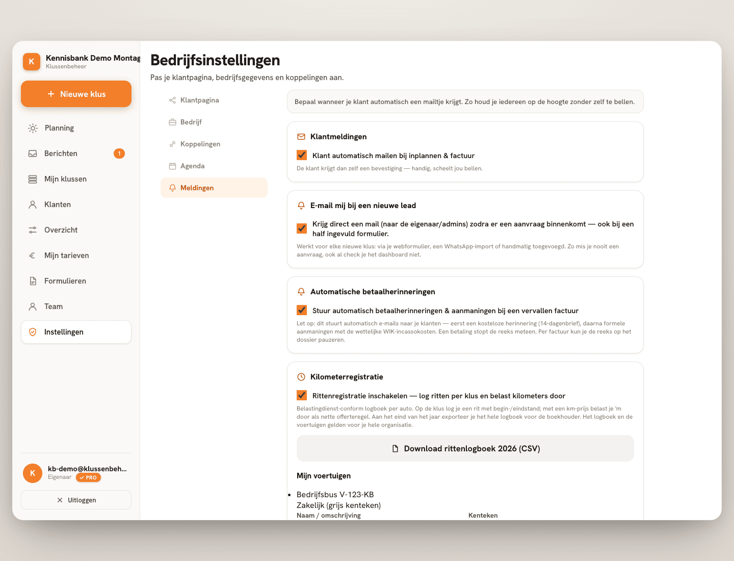 Stap 1 — Kilometerregistratie staat tussen de meldings- en module-instellingen.