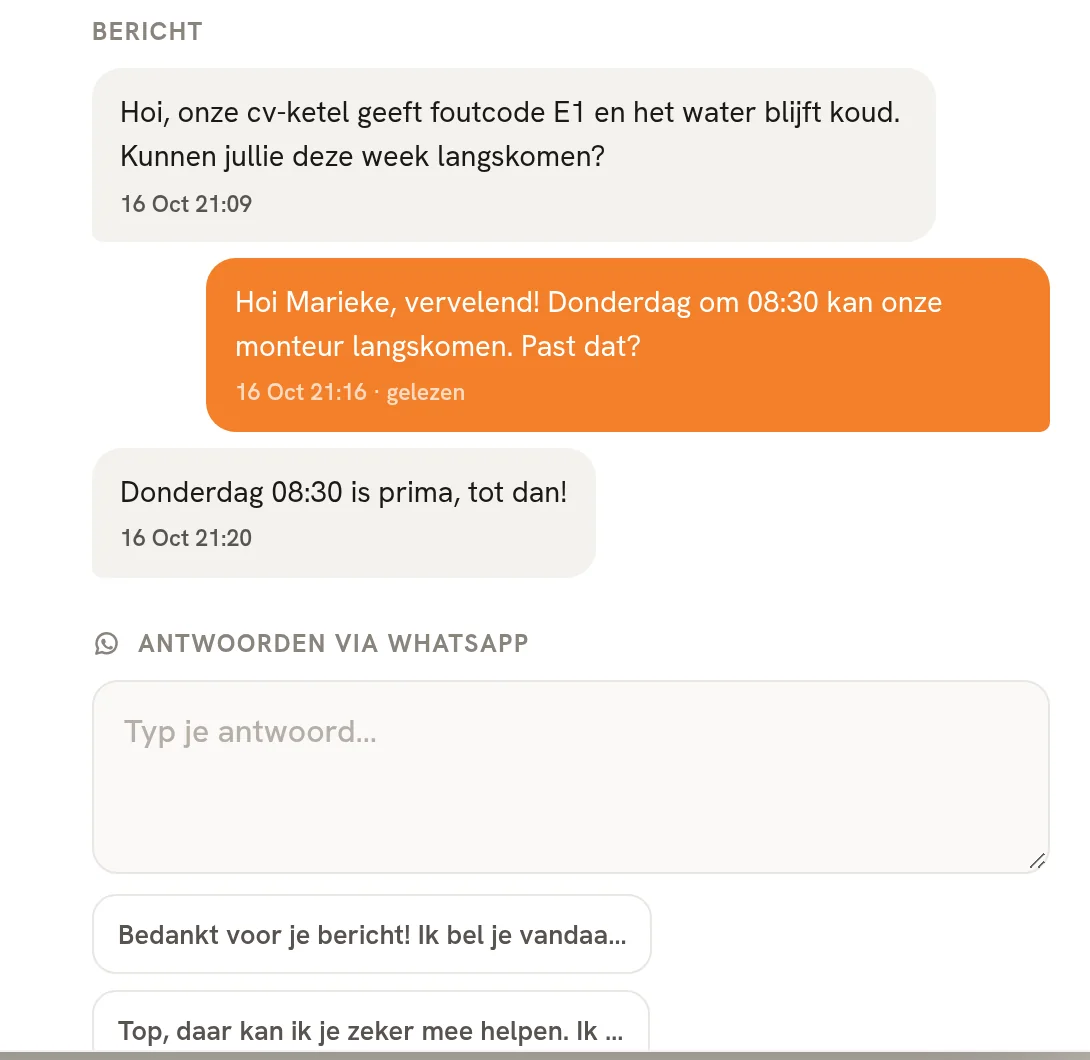 Verstuurd antwoord in oranje met de status gelezen, tussen de appjes van de klant (demo-account)